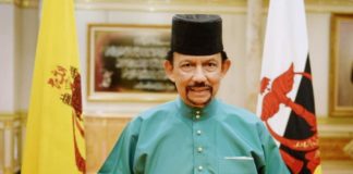 His Majesty Sultan of Brunei Darussalam wearing songkok.